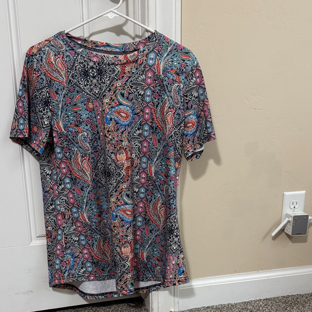Vibrant Paisley Short Sleeve Women's Top